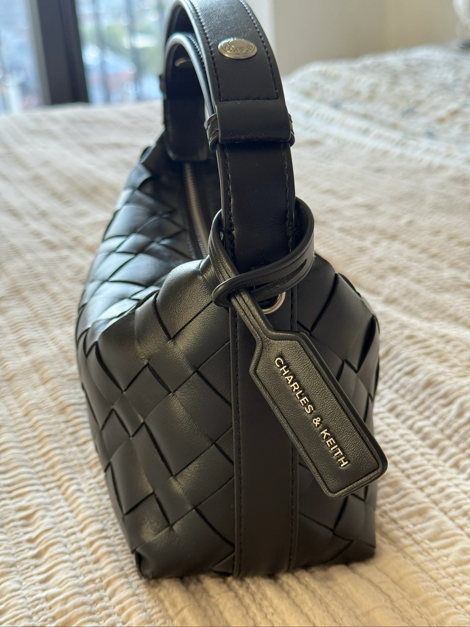 CHARLES & KEITH – Black Ivette Woven Hobo Bag – photo 7